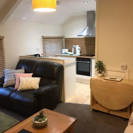 Elizabeth House 2* ويتبي