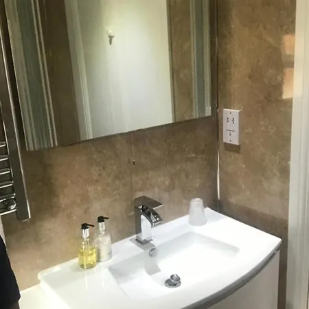 Elizabeth House 4*