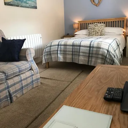 Elizabeth House 2*