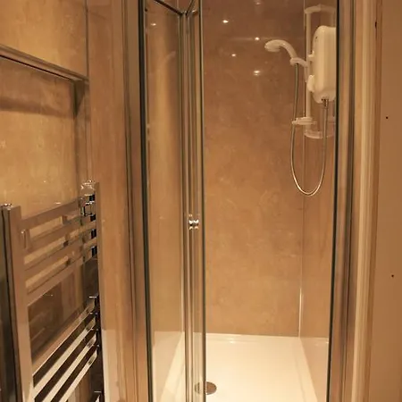Elizabeth House 2*